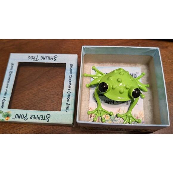 NEW Stepper Pond Green Smiling Frog - Signed NOS - Picture 2 of 3